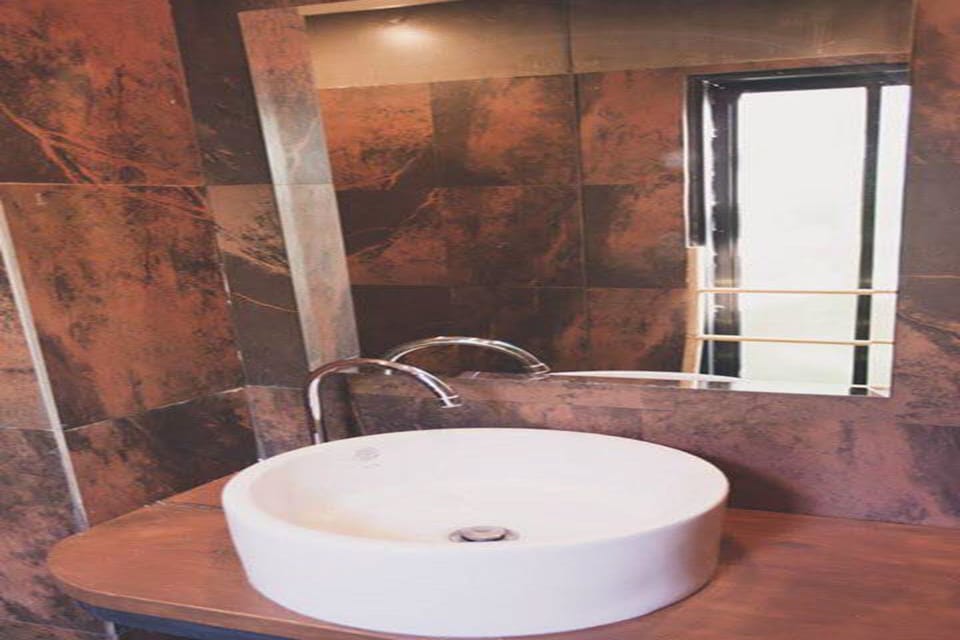 VIP Room  | Bathroom | Shower, free toiletries, towels