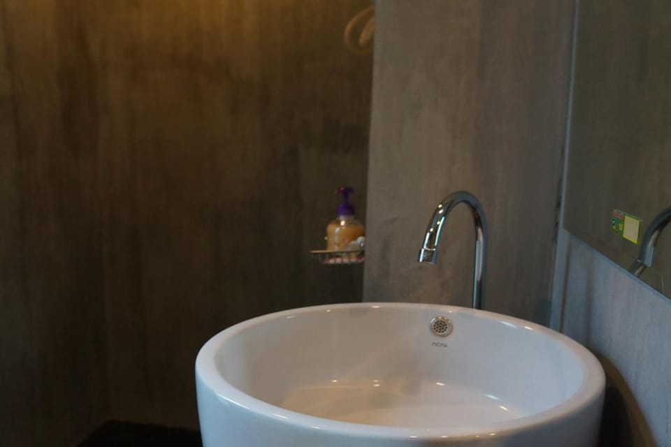 Standard Room | Bathroom sink