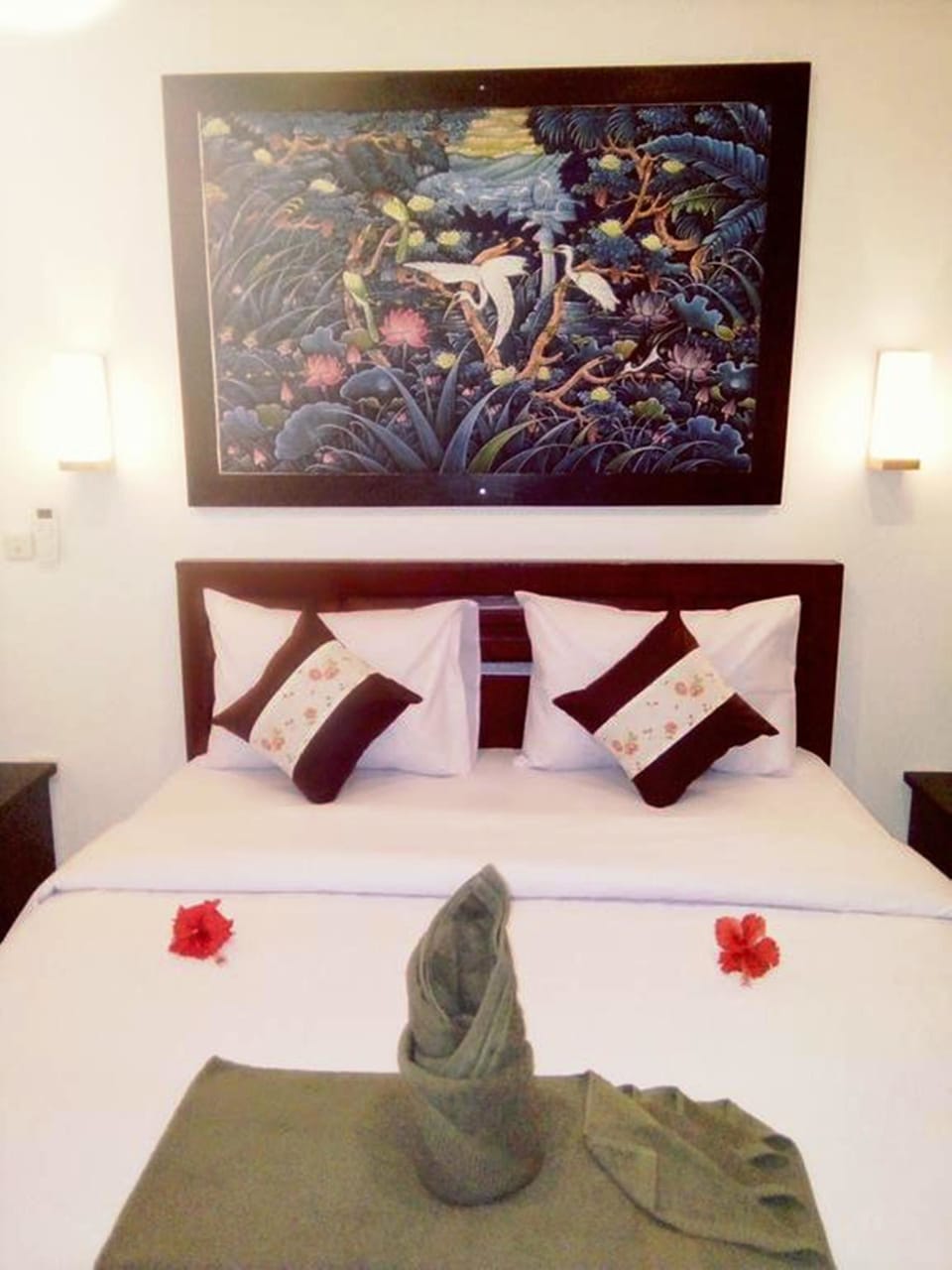 Deluxe Bungalow, 1 Queen Bed, Garden View | 4 bedrooms, in-room safe, desk, soundproofing