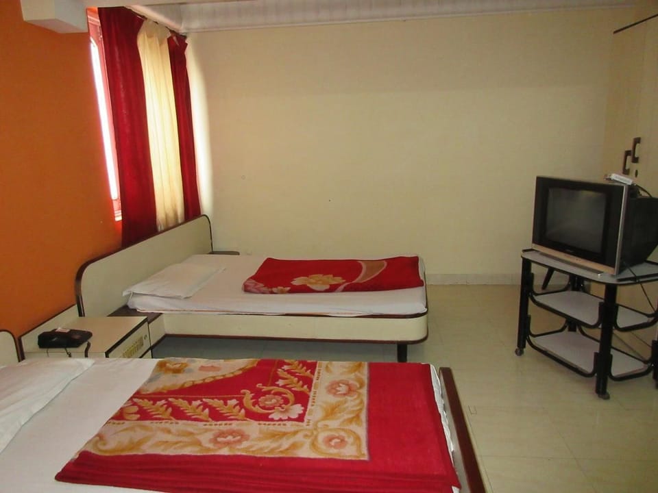 In-room safe, rollaway beds (surcharge), WiFi (free)