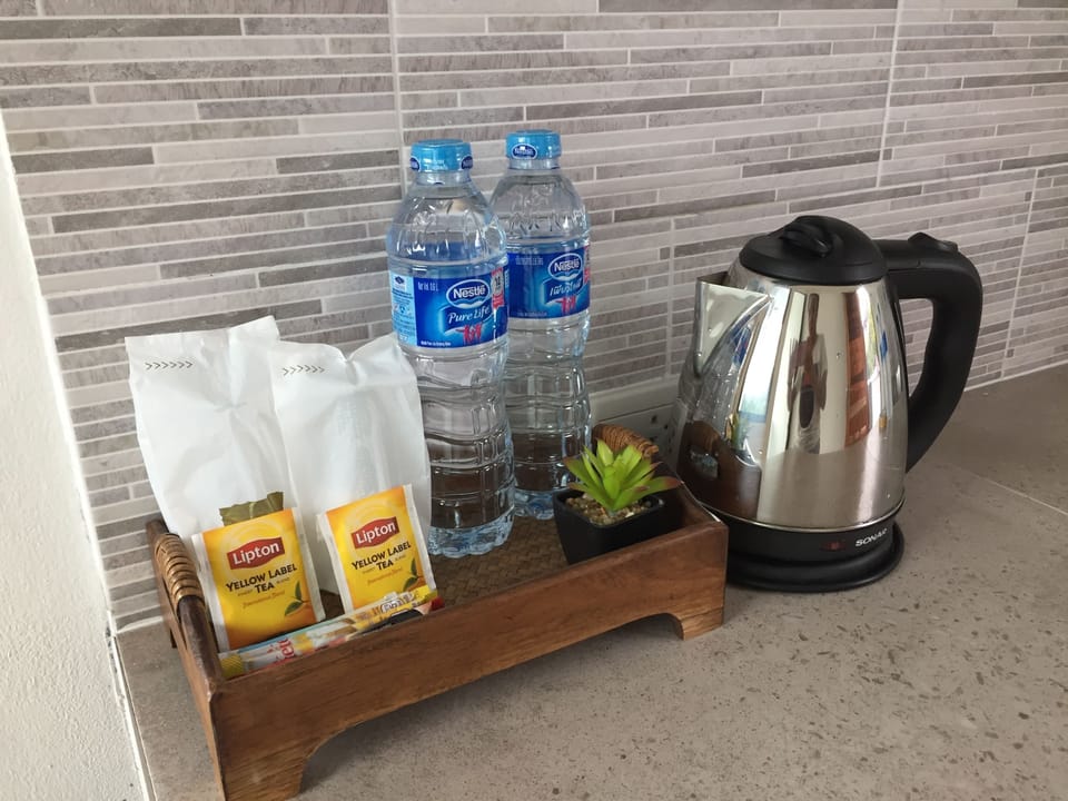 Deluxe Studio Suite, 1 Bedroom, Non Smoking, Hill View | Coffee and/or coffee maker