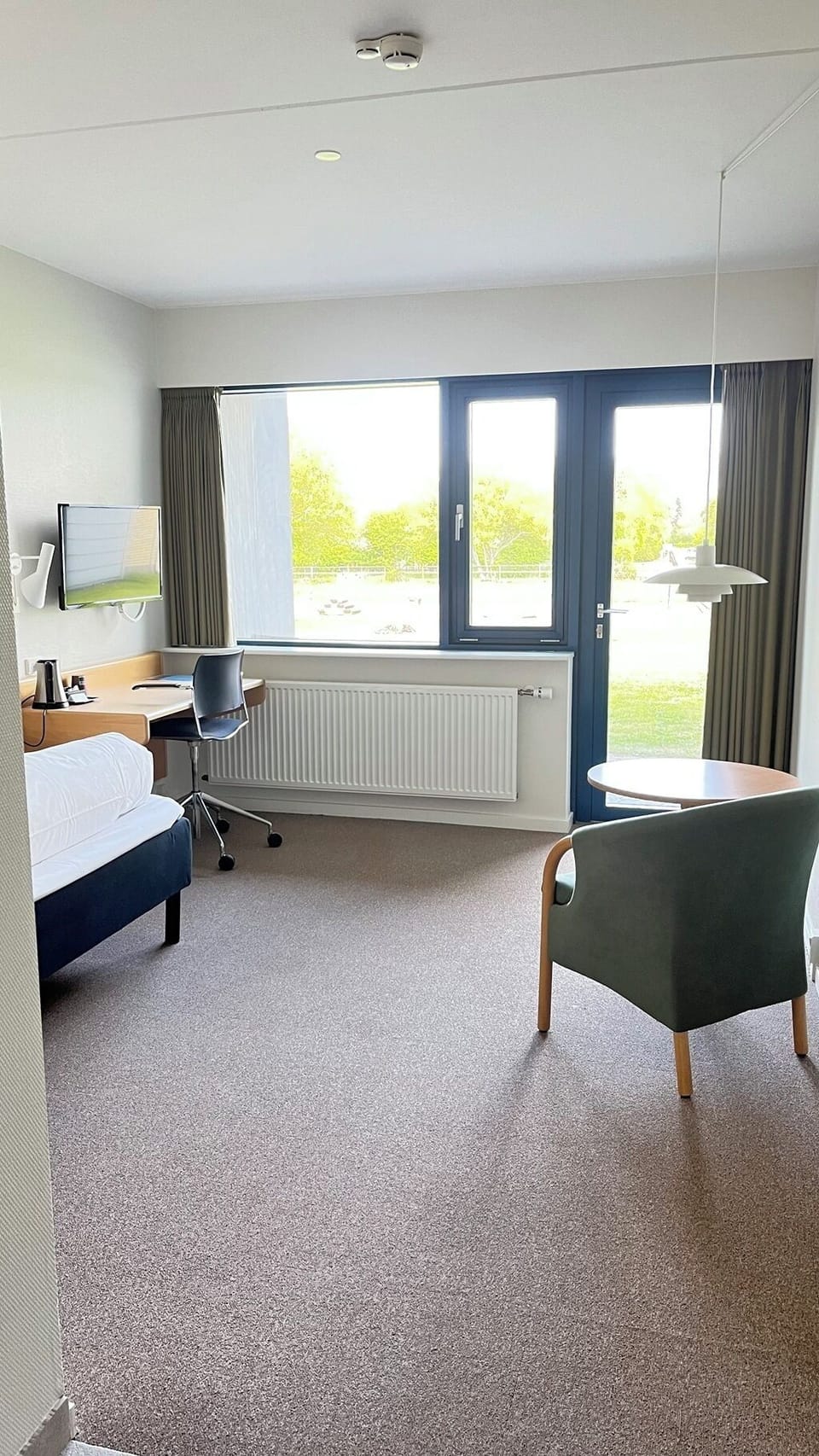 Single Room (XL) | In-room safe, desk, cribs/infant beds, rollaway beds