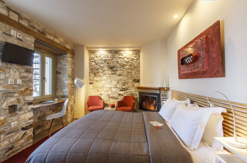 Junior Studio Suite, Garden View | Premium bedding, minibar, in-room safe, individually decorated