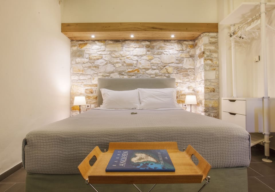 Deluxe Double Room, Sea View | Premium bedding, minibar, in-room safe, individually decorated