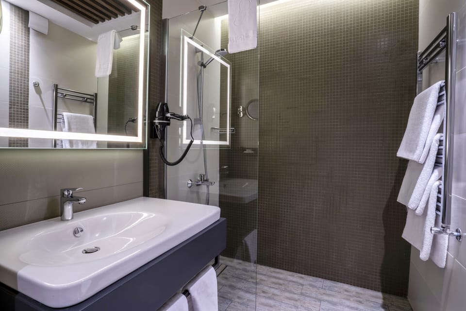 Shower, eco-friendly toiletries, hair dryer, slippers