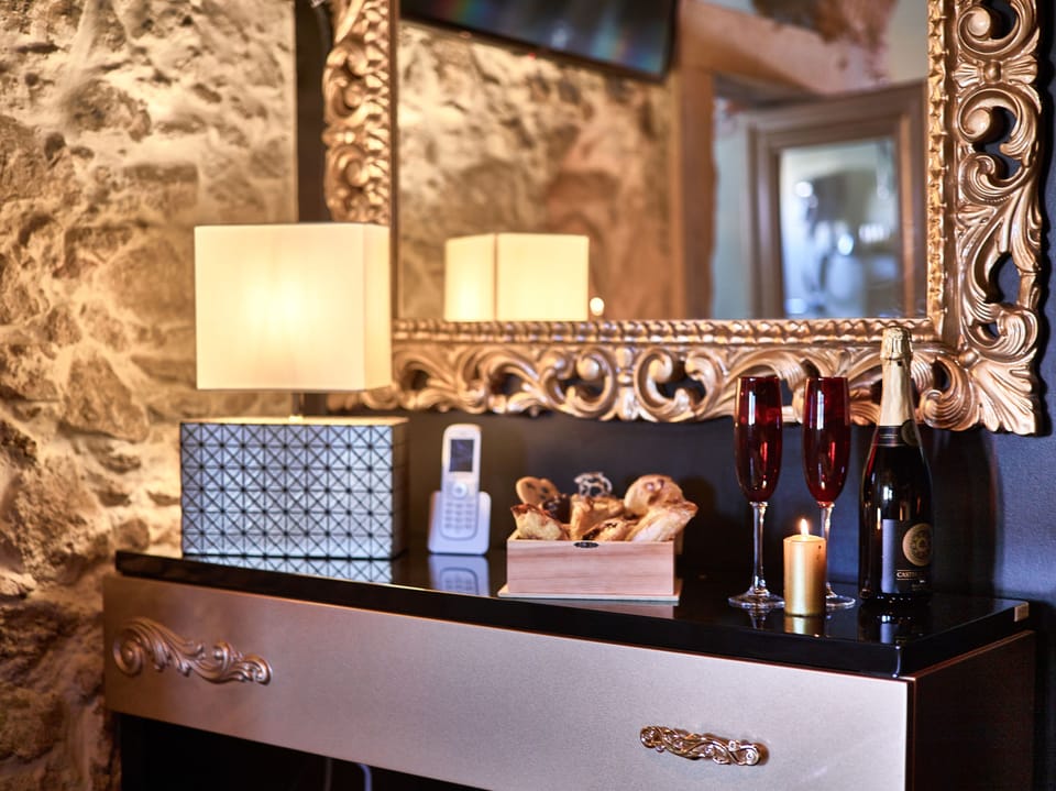 Deluxe Suite, City View | Premium bedding, minibar, individually decorated, individually furnished