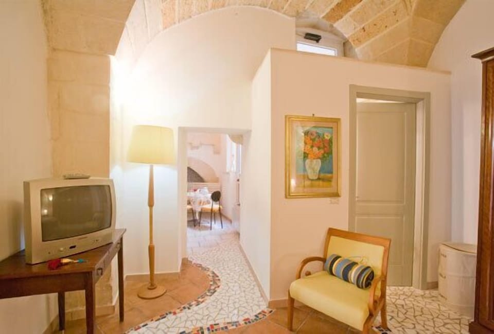 City Apartment, Multiple Beds, Non Smoking, Kitchen | Living area | Flat-screen TV
