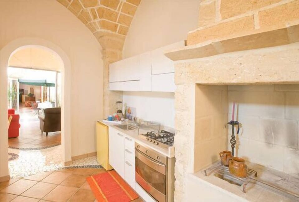 Comfort Suite, 1 Bedroom, Non Smoking, Kitchen | Private kitchenette | Fridge, microwave, stovetop, coffee/tea maker