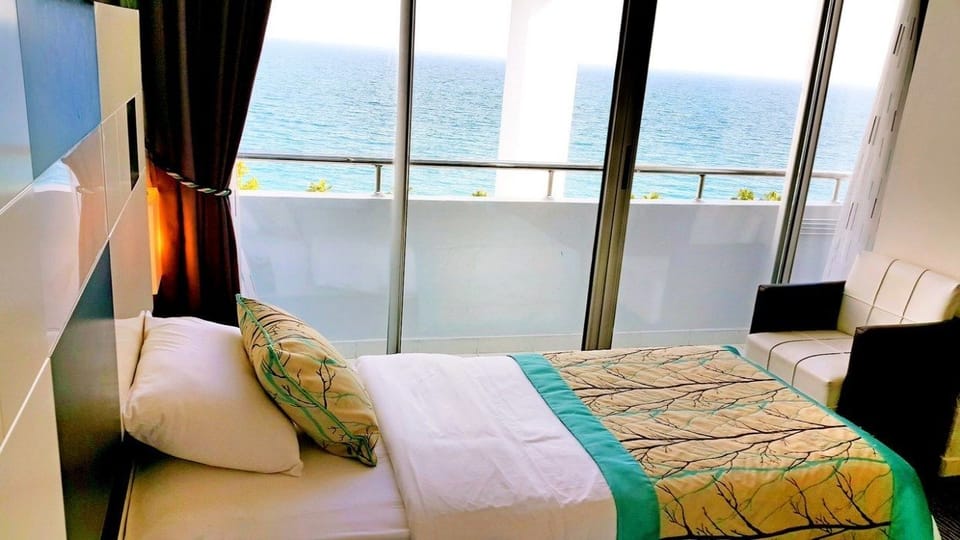 Standard Double Room Single Use | Minibar, in-room safe, free cribs/infant beds, rollaway beds