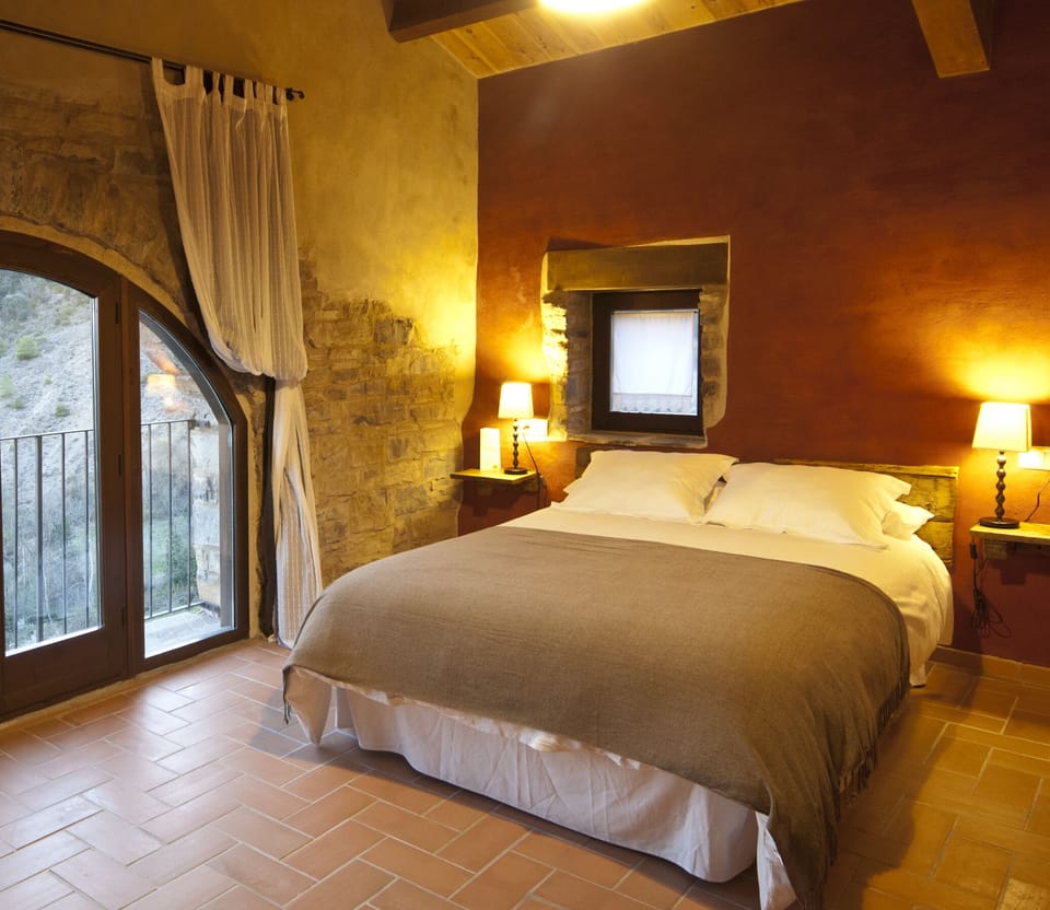 Romantic Double Room | Blackout drapes, free WiFi, bed sheets
