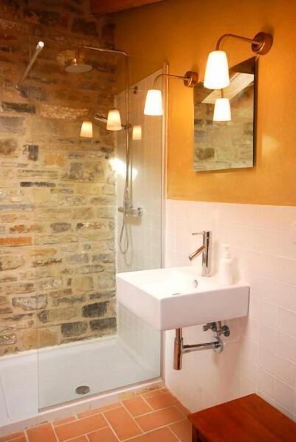 Shower, free toiletries, bathrobes, heated floors
