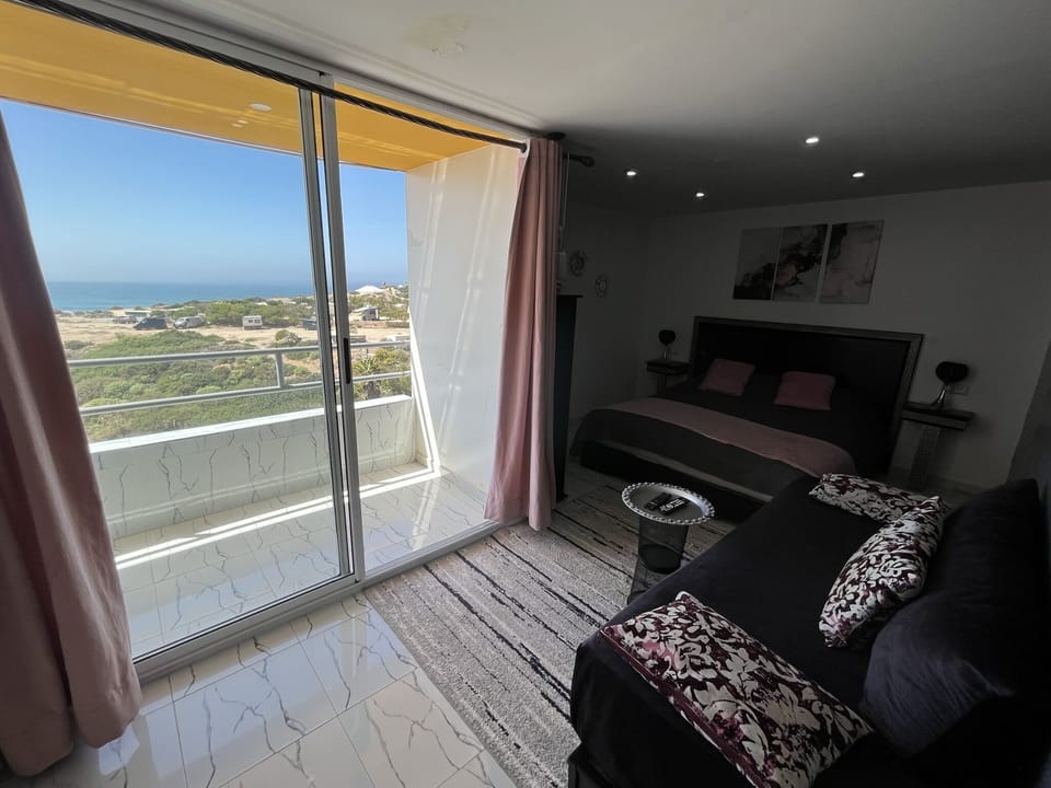 Suite | Individually decorated, individually furnished, free WiFi, bed sheets