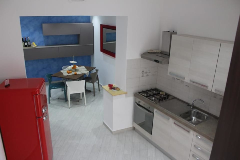 Full-size fridge, coffee/tea maker, electric kettle