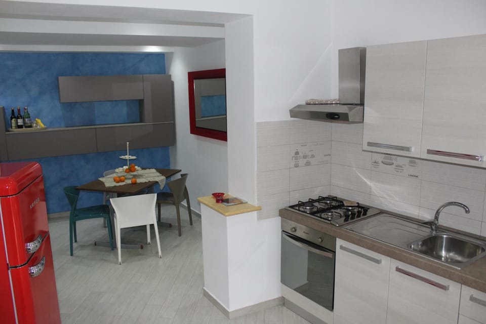 Full-size fridge, coffee/tea maker, electric kettle