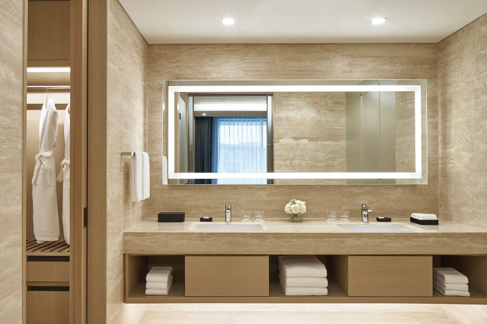 Deluxe Suite Room (Free Pool and Theme Park BIG3 Access & Free Minibar) | Bathroom | Separate tub and shower, deep soaking tub, rainfall showerhead