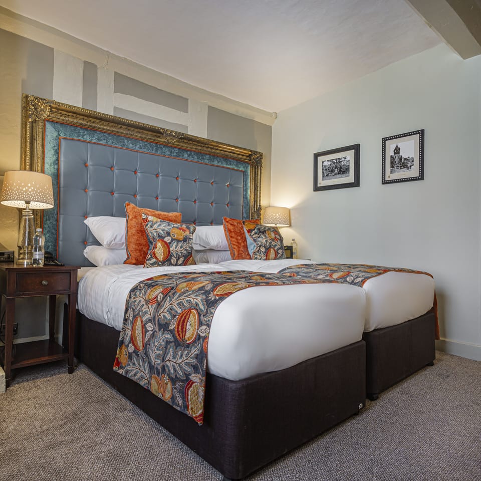 Superior Double Room | Desk, blackout drapes, iron/ironing board, WiFi (free)
