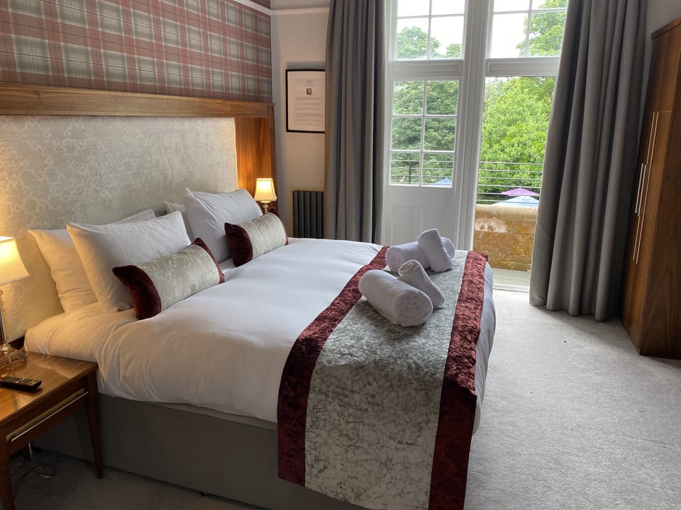 Superior Double Room, 1 King Bed, Balcony, Garden View | Hypo-allergenic bedding, in-room safe, desk, laptop workspace