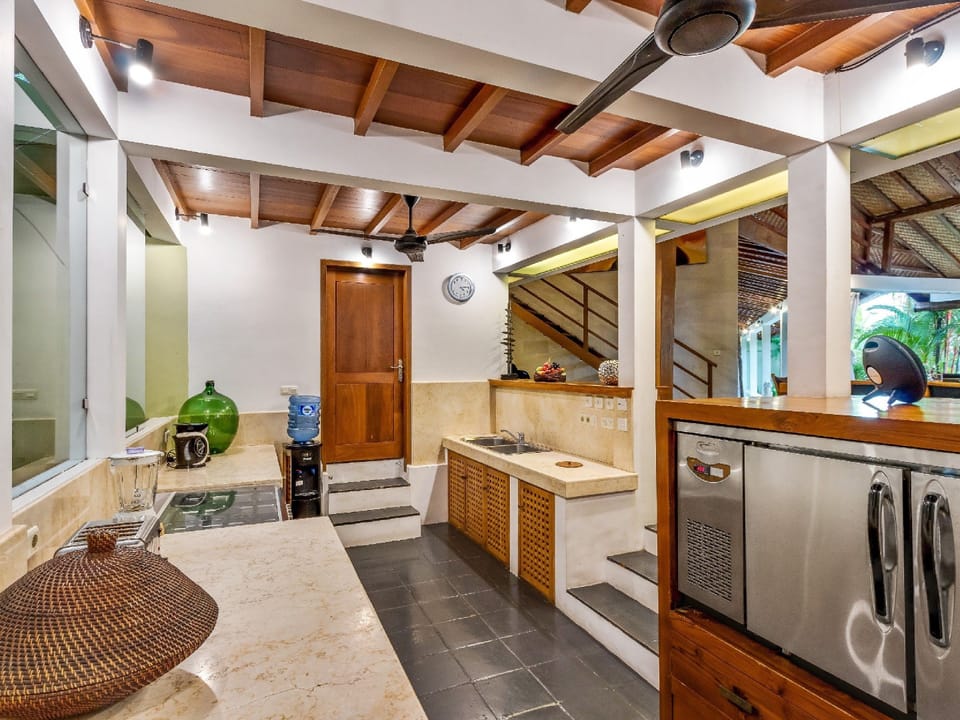 Family Villa | Private kitchen | Fridge, oven, stovetop, coffee/tea maker