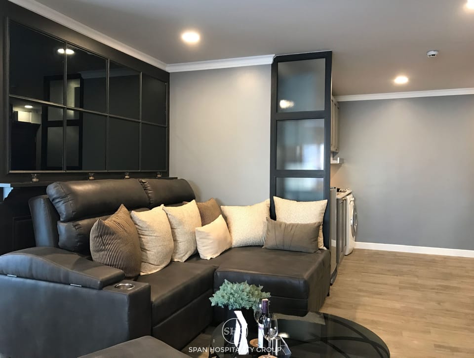 2-Bedroom Condo | Living room | 43-inch flat-screen TV with cable channels, TV