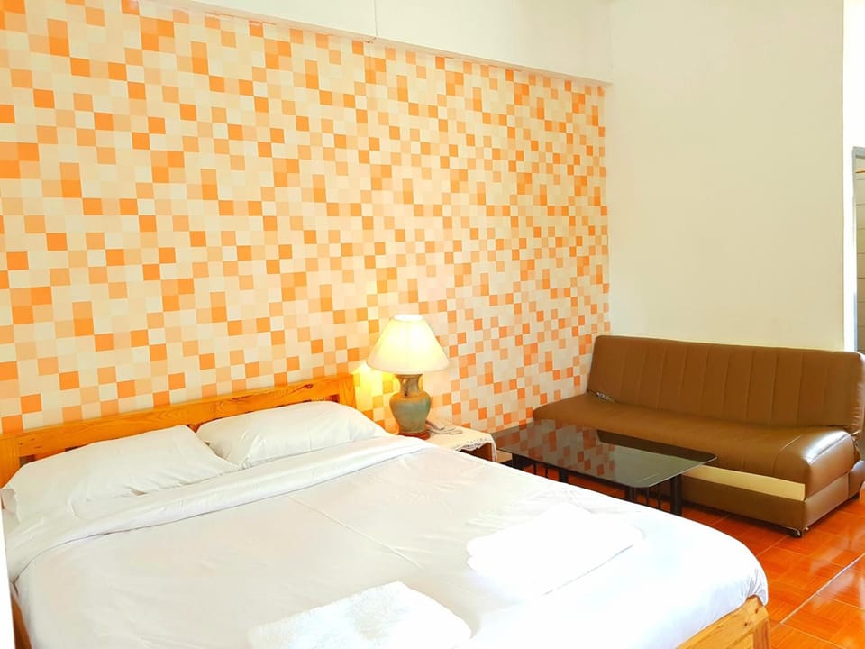 Minibar, desk, free WiFi