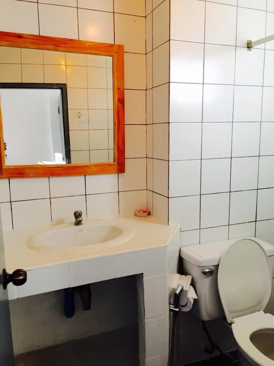 Shower, free toiletries, towels