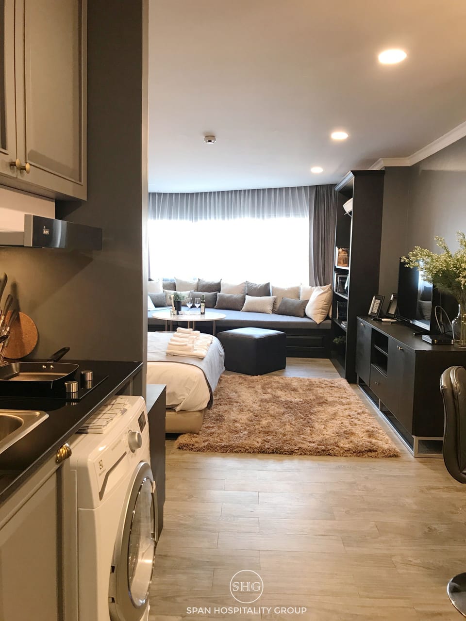 Studio | Living area | 43-inch flat-screen TV with cable channels, TV