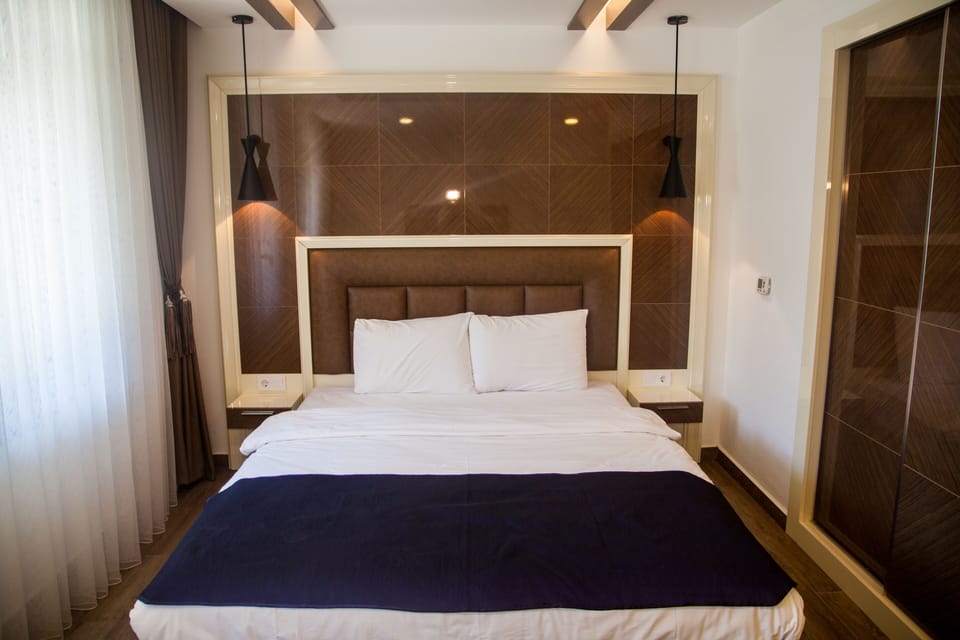 Desk, bed sheets