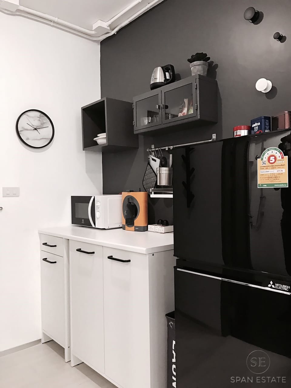 Studio | Private kitchenette | Fridge, microwave, coffee/tea maker, electric kettle
