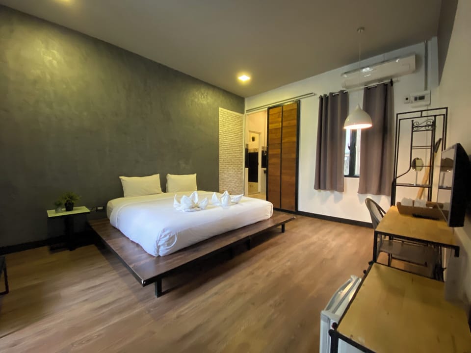 Deluxe Double Room | In-room safe, free WiFi