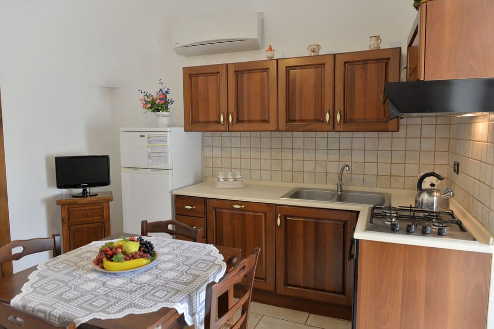 Trullo (4 pax) | Private kitchenette | Full-size fridge, oven, stovetop, coffee/tea maker