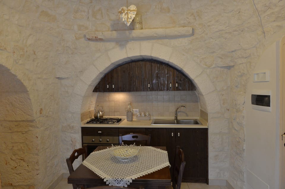 Trullo (5 pax) | Private kitchenette | Full-size fridge, oven, stovetop, coffee/tea maker