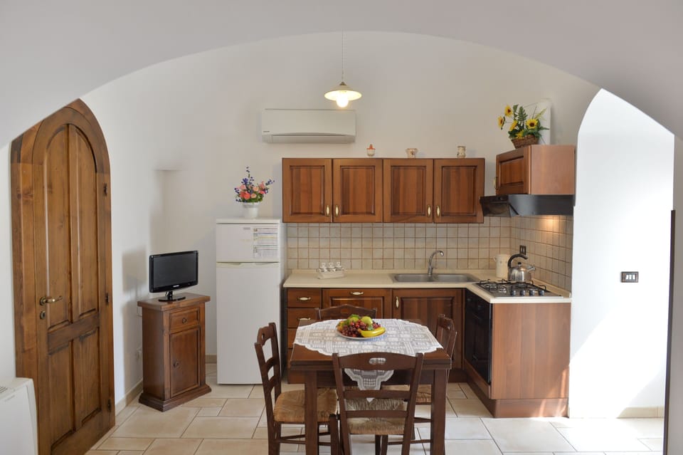 Trullo (4 pax) | Private kitchenette | Full-size fridge, oven, stovetop, coffee/tea maker