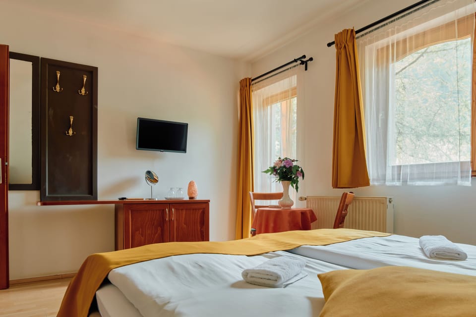 Standard Room | In-room safe, desk, blackout drapes, iron/ironing board