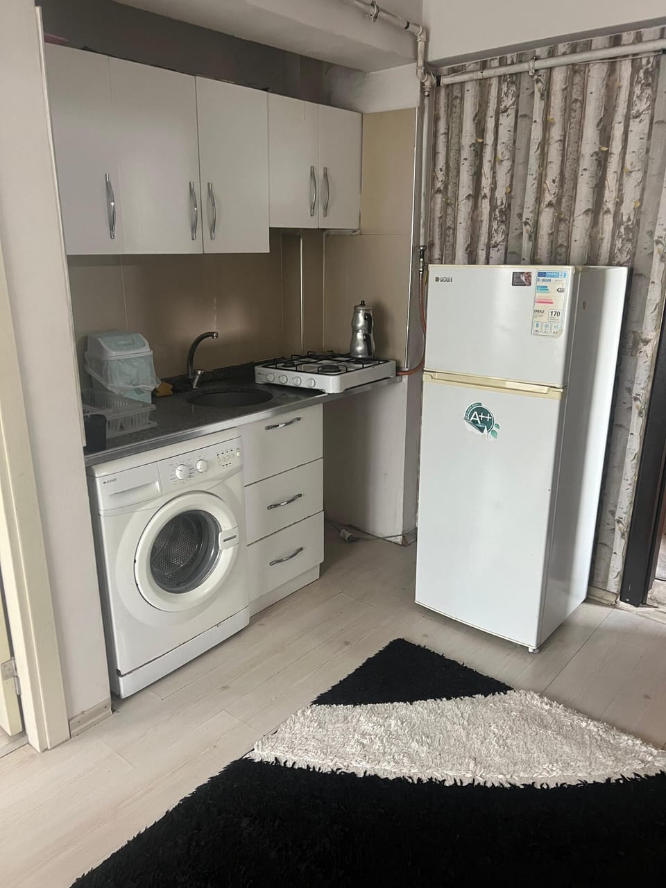 Classic Twin Room | Private kitchen | Fridge, stovetop