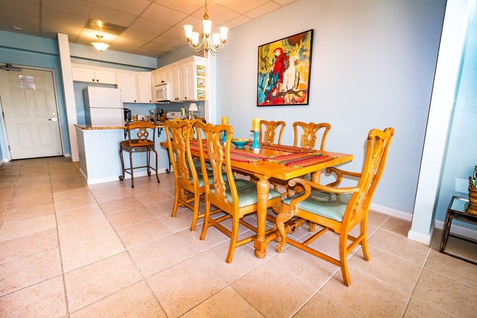 Dining for six - entertain from the upgraded and updated kitchen