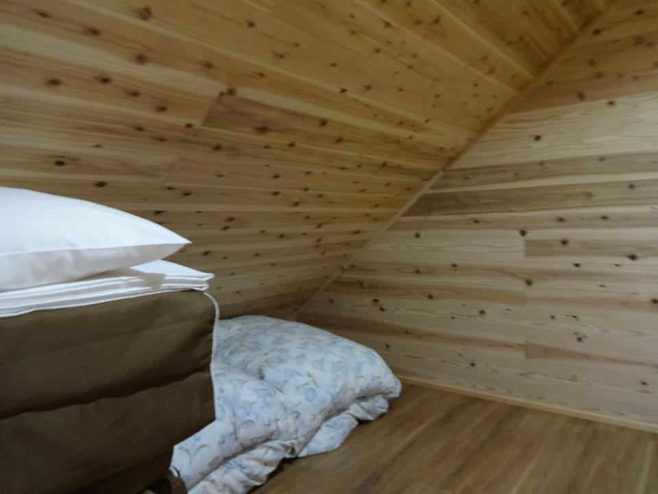 Soundproofing, free WiFi, bed sheets