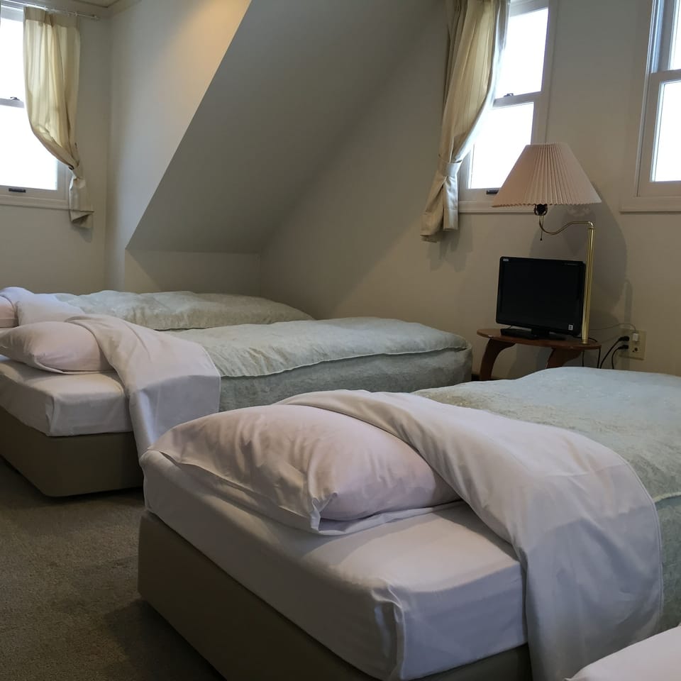 0B | Soundproofing, free WiFi, bed sheets