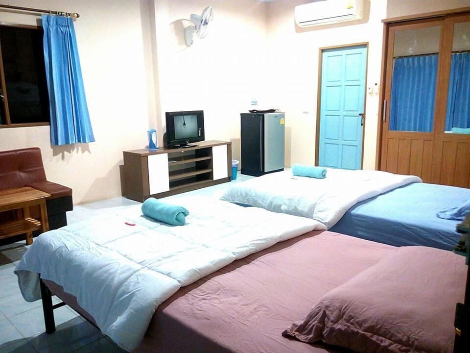 WiFi (free), bed sheets