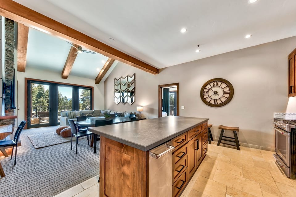 Condo, 3 Bedrooms | Private kitchen | Full-size fridge, microwave, oven, stovetop