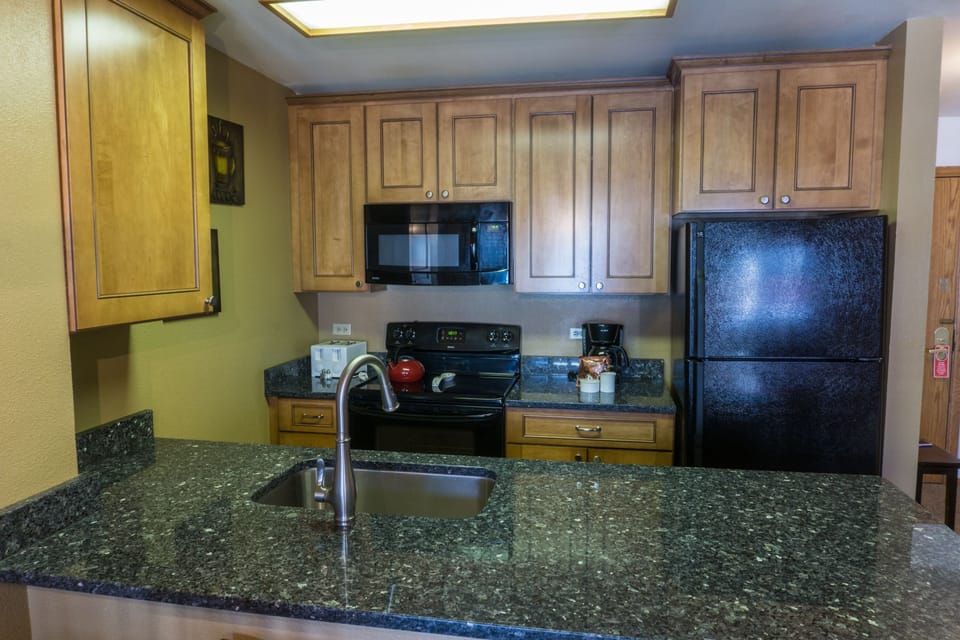 Studio | Private kitchen | Full-size fridge, microwave, oven, stovetop