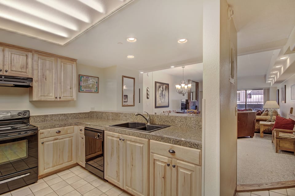Condo, 2 Bedrooms | Private kitchen | Full-size fridge, microwave, oven, stovetop