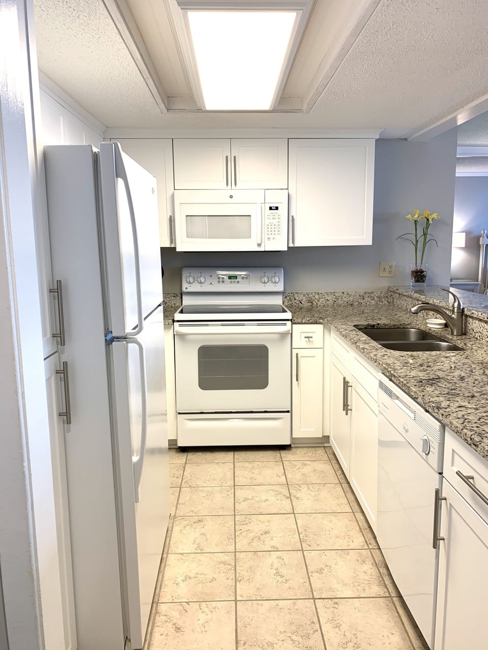 Condo, 3 Bedrooms | Private kitchen | Full-size fridge, microwave, oven, stovetop