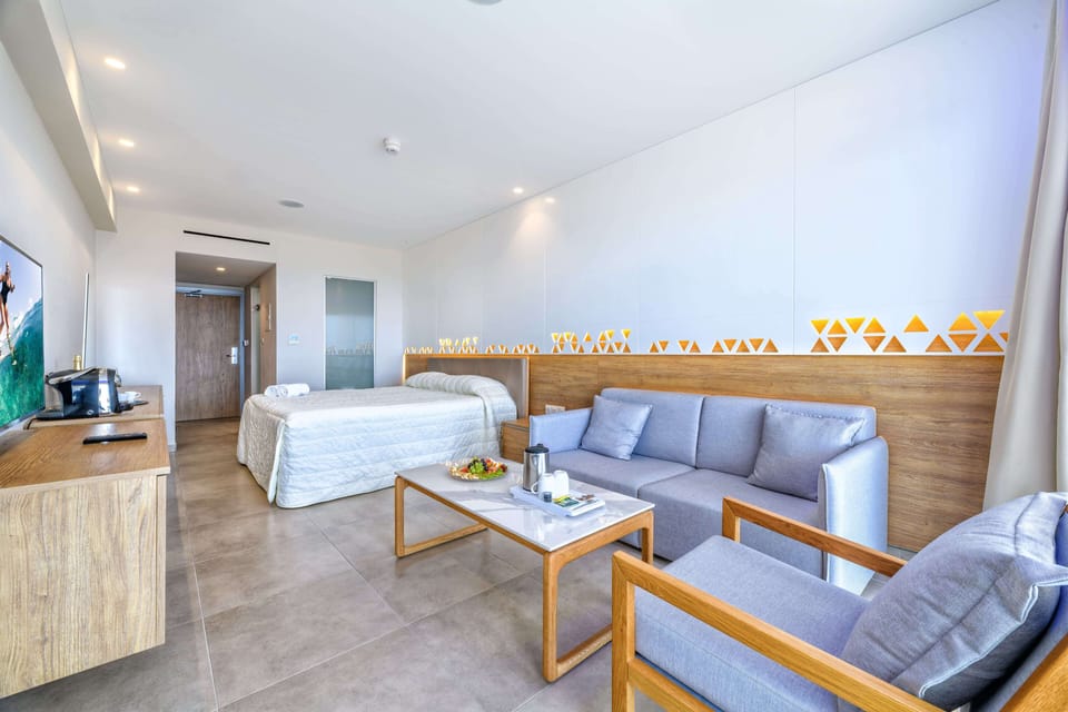 Junior Penthouse, Sea View | In-room safe, soundproofing, iron/ironing board, WiFi (free)