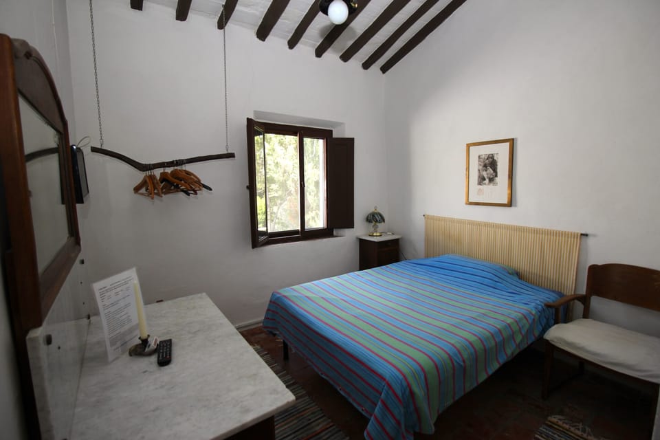 Standard Single Room | Iron/ironing board, free WiFi