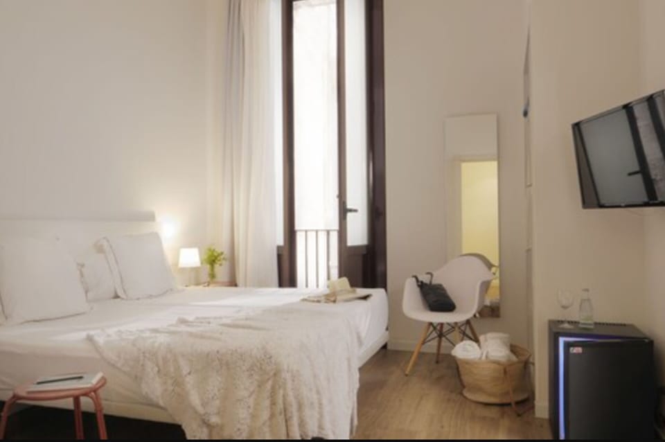 Double Room | In-room safe, blackout drapes, soundproofing, iron/ironing board