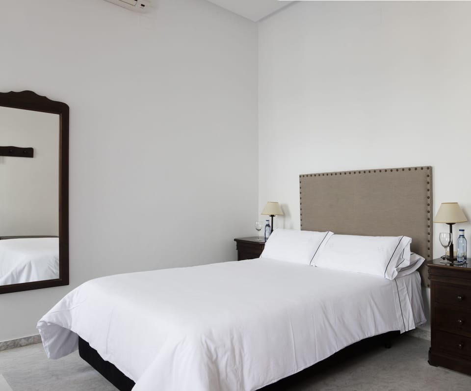 Minibar, desk, free WiFi, bed sheets