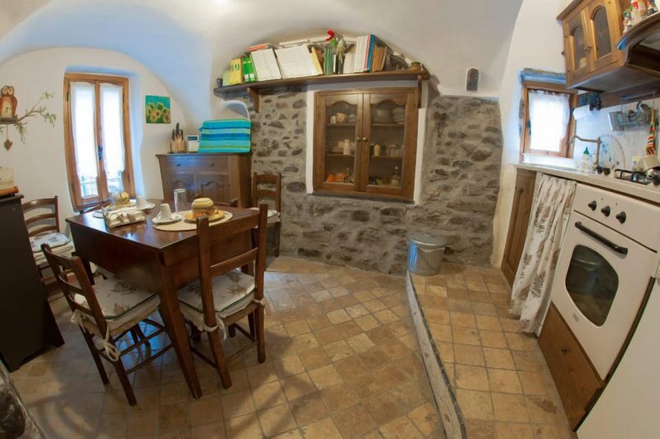 Romantic Room, 1 Bedroom | In-room dining