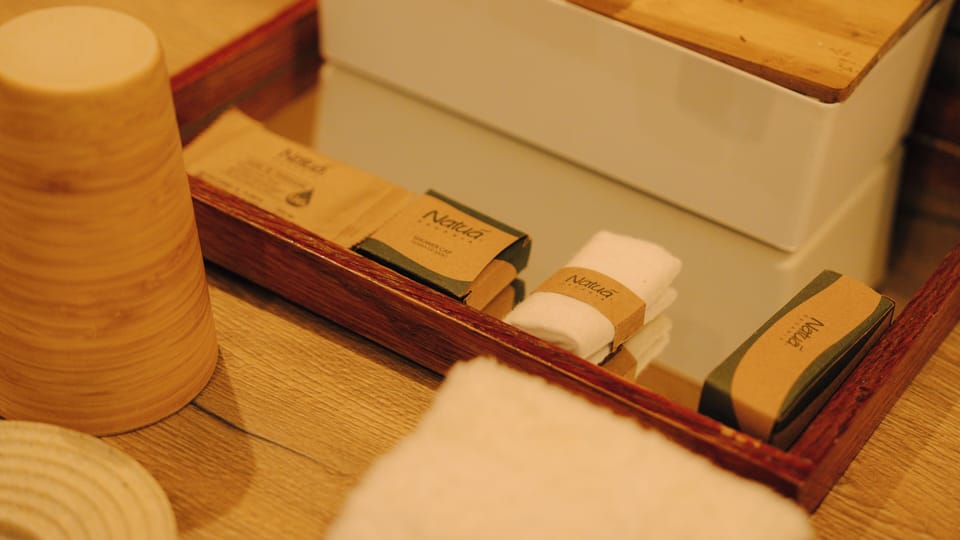 Bungalow, 1 King Bed | Bathroom | Shower, free toiletries, hair dryer, towels