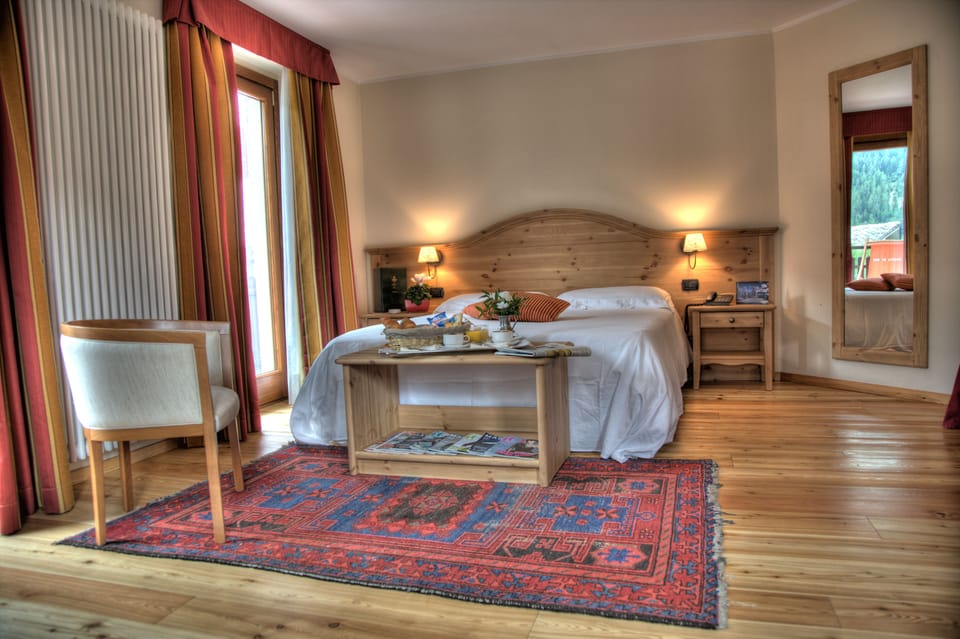 Junior Suite (One King Bed & Two Single Beds) | Down comforters, minibar, in-room safe, desk