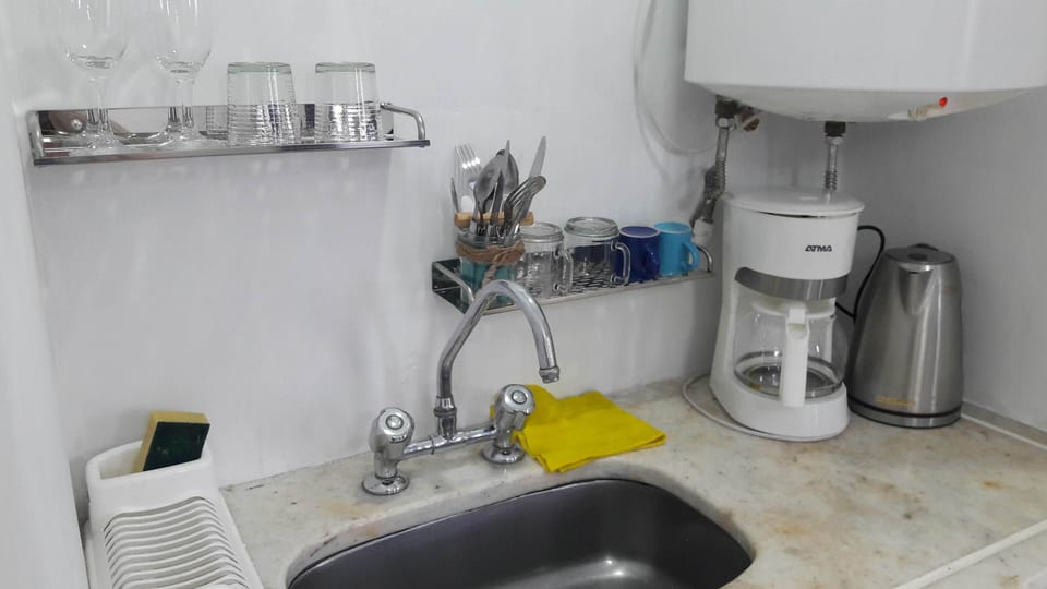 Basic Studio | Private kitchenette